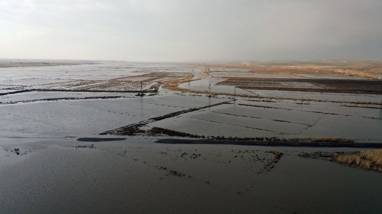 Ergene nehri taştı, köy yolları kapandı